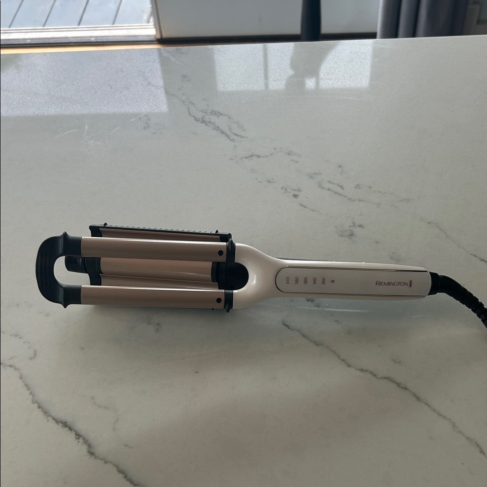 Remington Hair Waver in Gold and Black